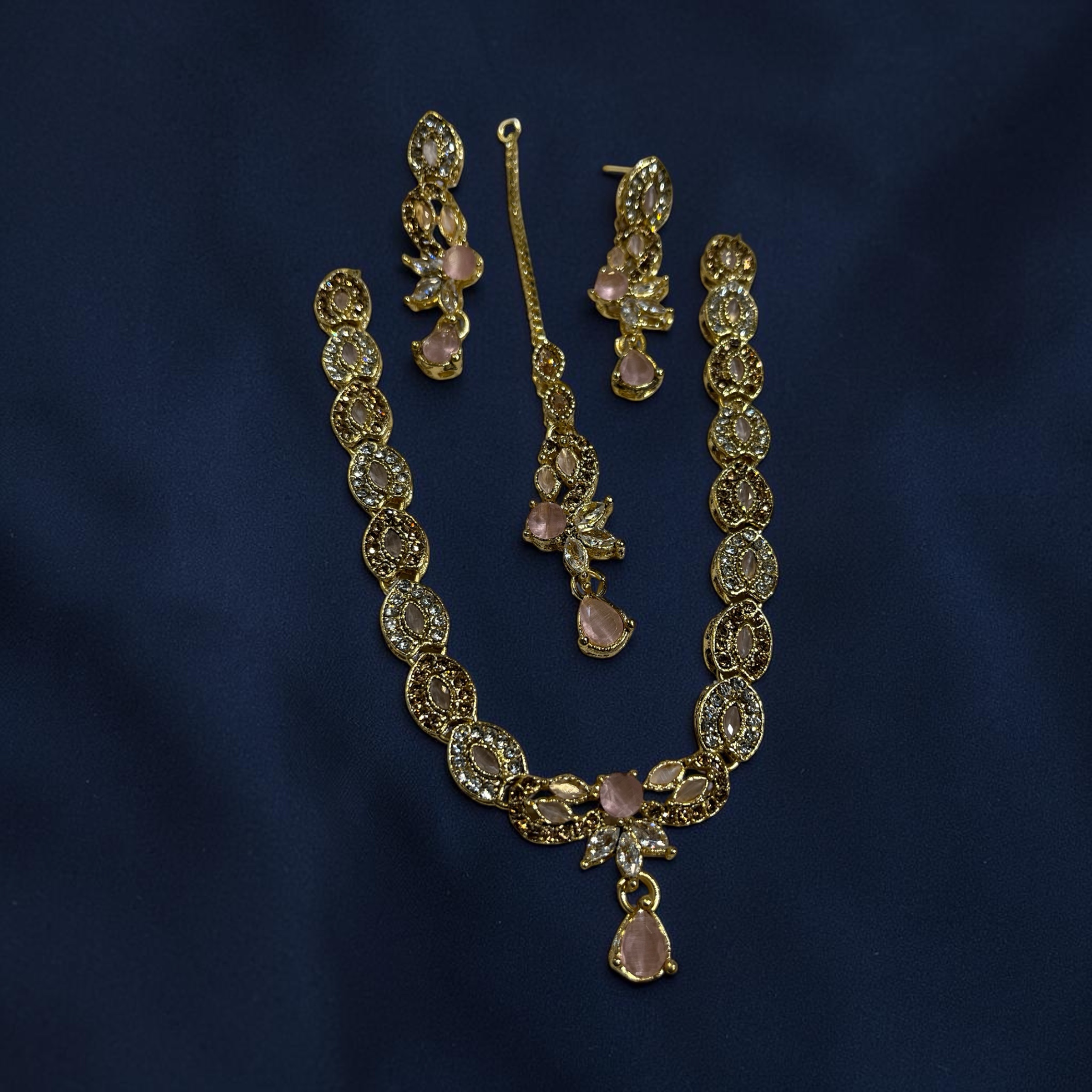 Micro stone manjos set with tika