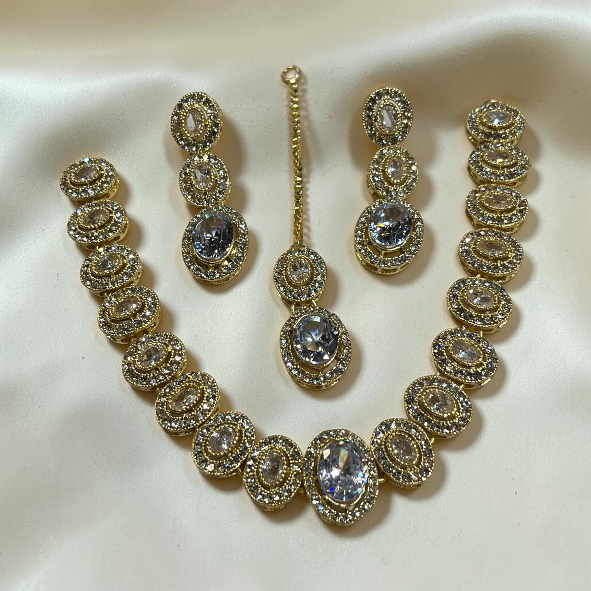 Stylish zarkun set with tika