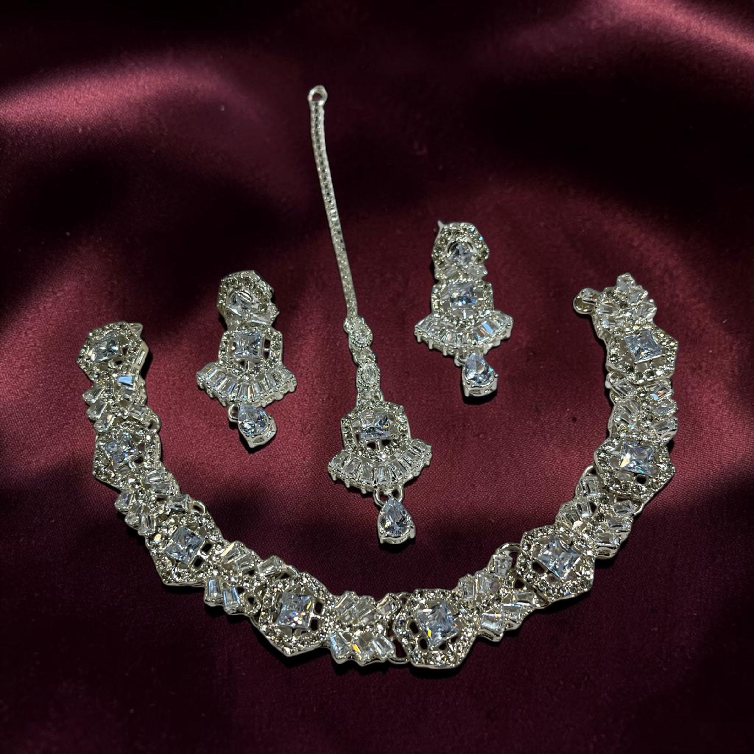 Round neck premium quality set with tika