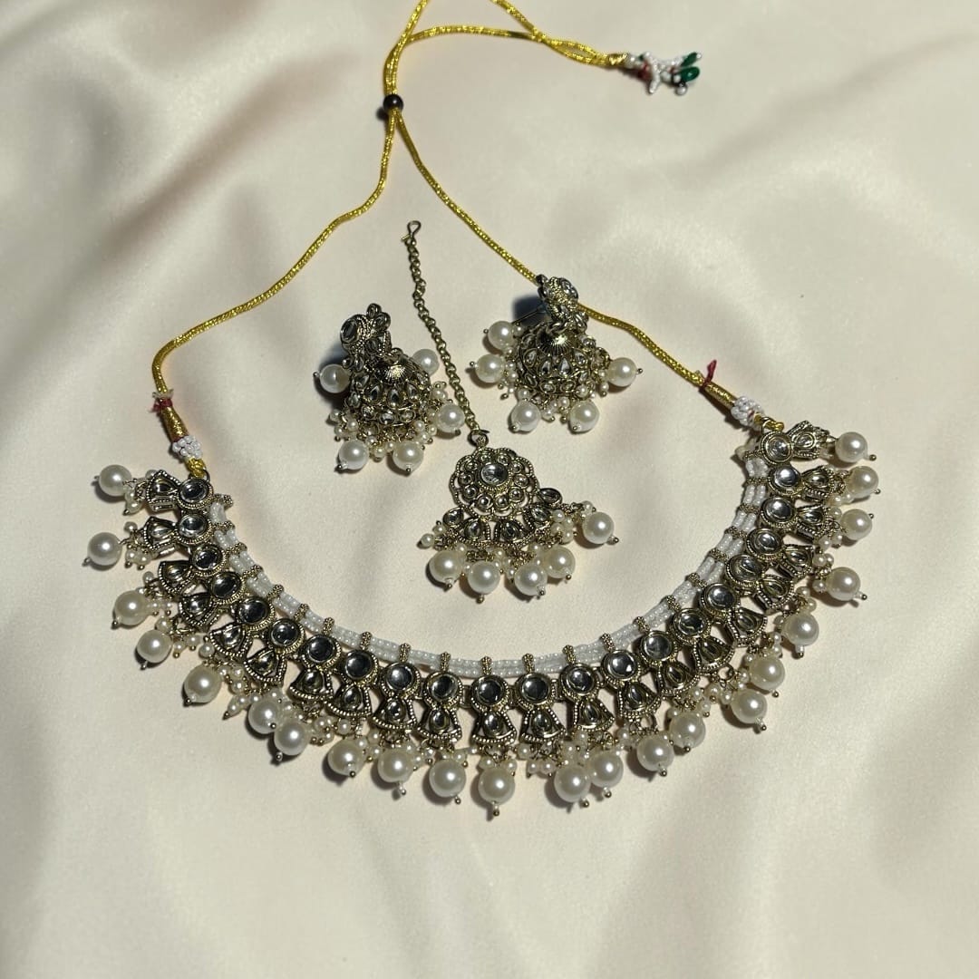Premium quality kundan set with tika